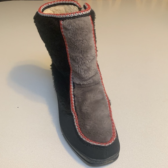 Snowland Vintage Women’s Snow Boots - Picture 2 of 8